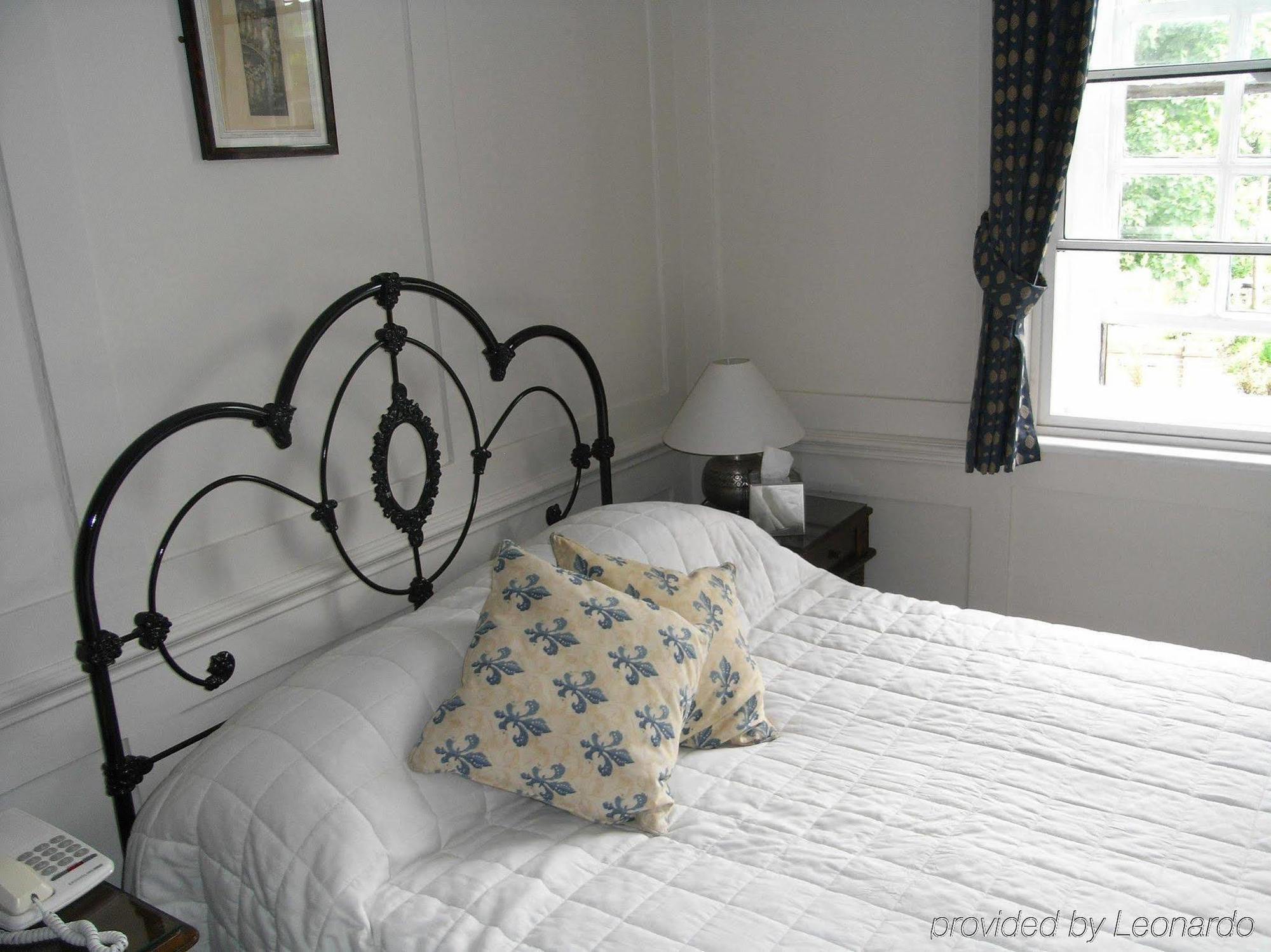 The Running Horses Hotel Mickleham Room photo